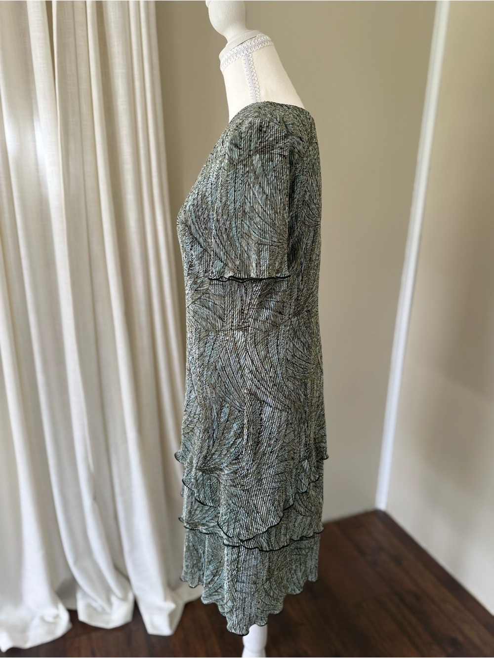 Vintage Midi Dress Green Patterned V-Neck Ruffle Asymmetrical Tiered Shimmer - Picture 7 of 10